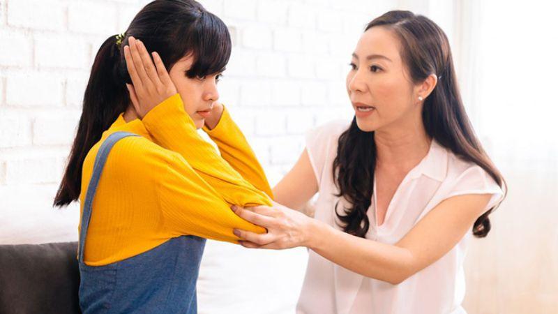 Bố mẹ có thể giữ hòa khí trong gia đình bằng cách tránh 4 điều này và thực hiện thêm 4 việc hữu ích