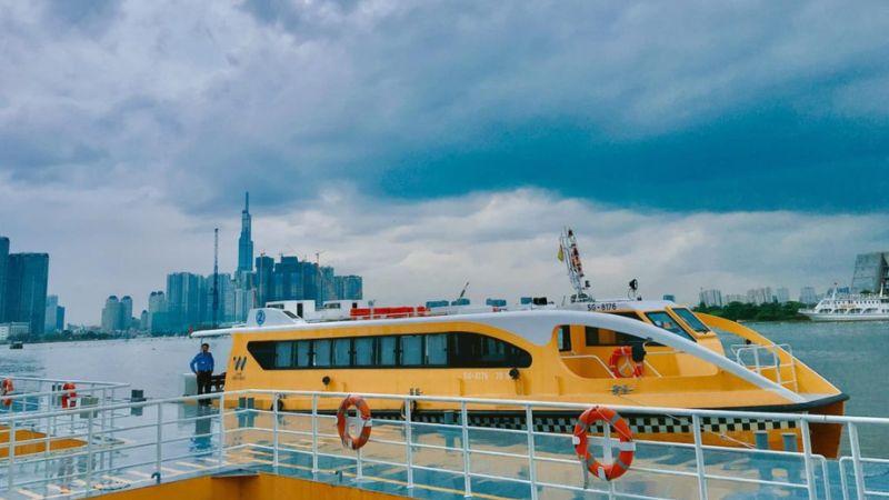 Trải nghiệm xe bus sông Sài Gòn đầy thú vị trong ngày cuối tuần