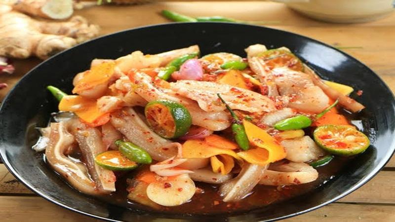 Khám phá cách làm tai heo sốt Thái giòn rụm, sần sật và đậm đà hương vị ngay tại nhà, đem lại một trải nghiệm ẩm thực đầy lôi cuốn.