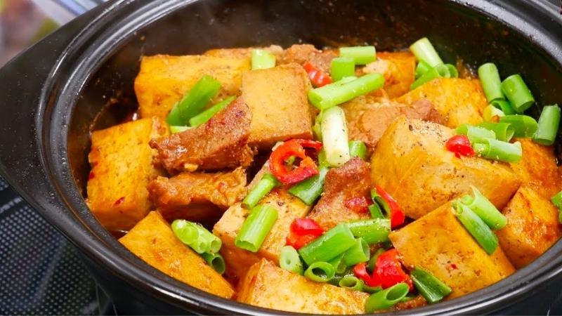 Khám phá bí quyết làm thịt kho tàu hũ đậm đà, ngon tuyệt, ăn mãi không ngán.
