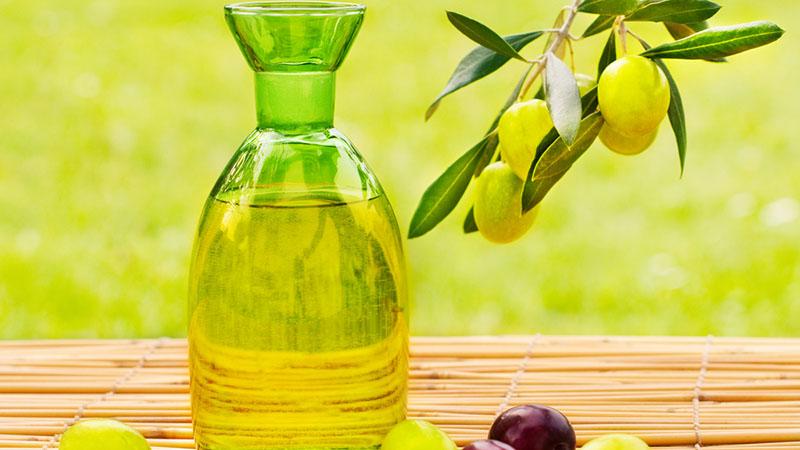 Phương pháp dưỡng tóc tuyệt vời với dầu olive nguyên chất