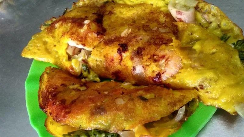 Khám phá cách làm bánh xèo tôm mực giòn thơm bằng chảo chống dính của cô sinh viên đảm đang
