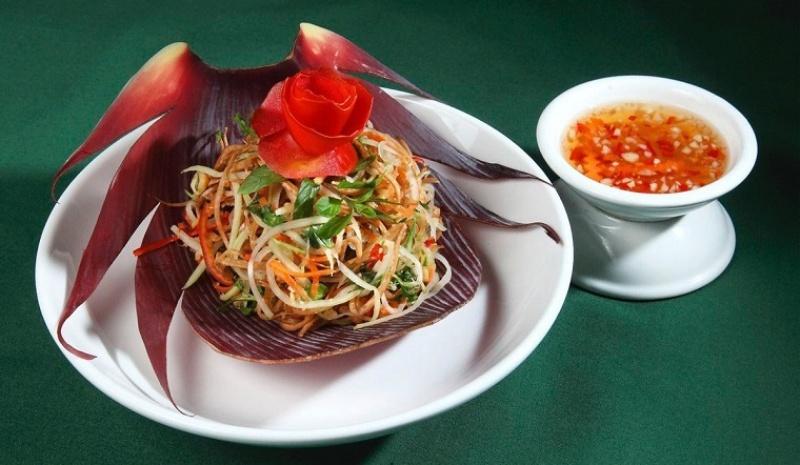 Cách làm nộm hoa chuối tai heo giòn ngon, không thâm, giúp bữa cơm gia đình thêm phần hấp dẫn, đổi vị thú vị.