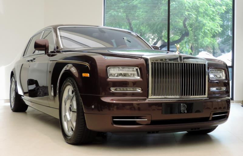 Top 10 mẫu ô tô đắt giá nhất Việt Nam hiện nay