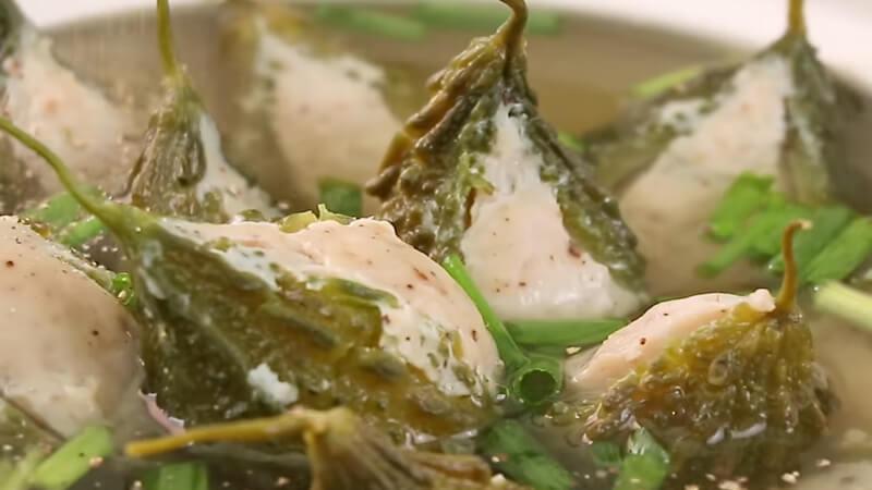 Hướng dẫn chi tiết cách làm canh khổ qua nhồi cá thác lác, một món ăn không chỉ thơm ngon mà còn vô cùng bổ dưỡng.