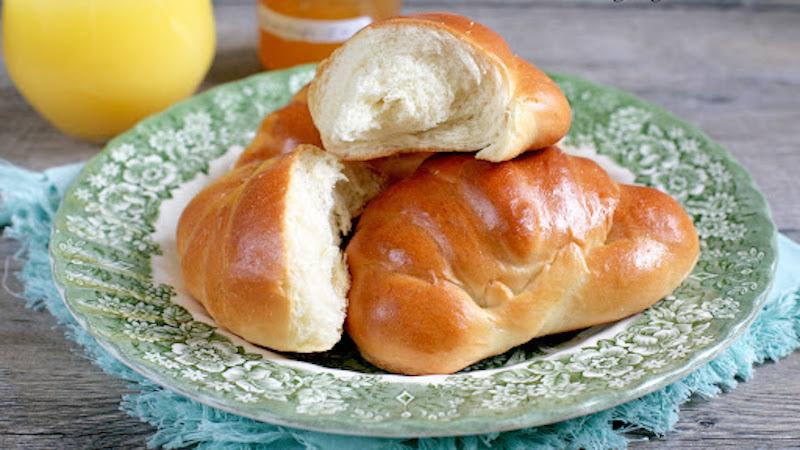 Hướng dẫn làm bánh mì bơ sữa ngon tuyệt với hương thơm đậm đà, như thể bạn vừa mua từ một tiệm bánh nổi tiếng.