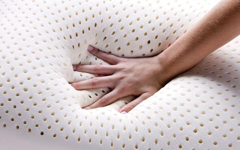 Khám phá những cách giặt gối cao su non hiệu quả, đơn giản mà lại sạch đến bất ngờ.