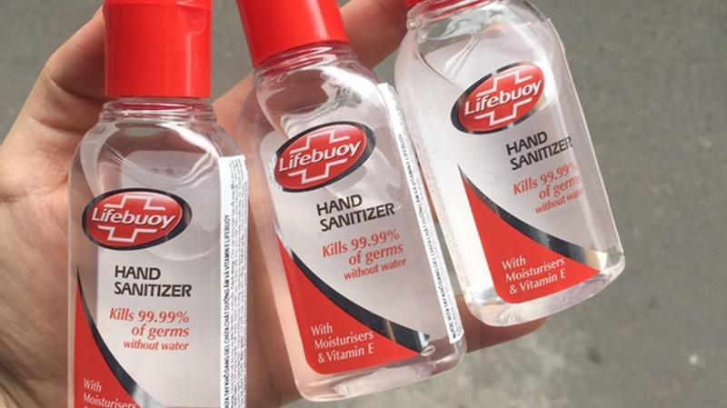 Gel rửa tay khô Lifebuoy bảo vệ gia đình bạn khỏi 99,9% vi khuẩn trong nháy mắt, giúp bạn yên tâm hơn trong mọi tình huống.