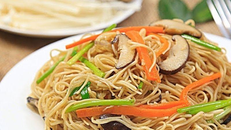 Khám phá công thức làm mì trứng xào nấm đơn giản nhưng vô cùng hấp dẫn, giúp bạn hoàn thành bữa ăn trong tích tắc.