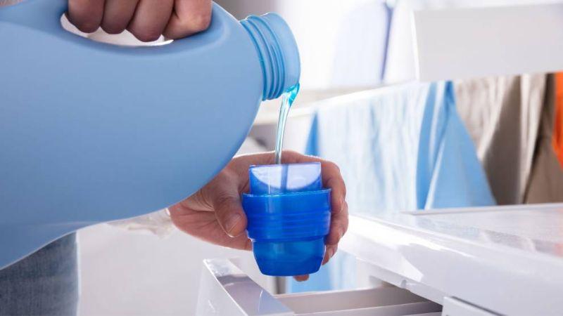 Mẹo sử dụng nước xả vải cho máy giặt vừa tiết kiệm lại giữ hương lâu