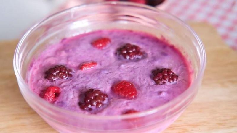 Hướng dẫn làm bánh sữa chua khoai lang tím hấp mềm mịn, thơm ngon, phù hợp cho chế độ ăn kiêng.