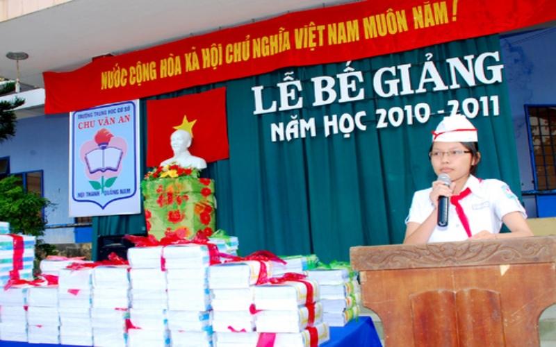 Bế giảng là dịp quan trọng đánh dấu sự kết thúc một năm học, là thời gian để thầy trò cùng nhau ôn lại hành trình học tập và ghi nhận những thành quả đạt được. Các hoạt động trong ngày lễ này không chỉ mang tính trang trọng mà còn chứa đựng những kỷ niệm đẹp khó quên.