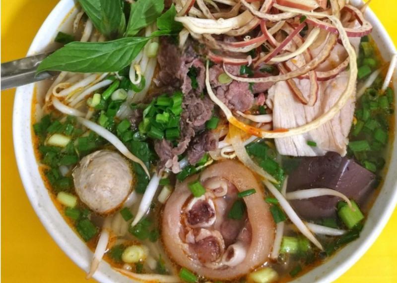 Top 11 quán bún bò Huế nổi tiếng và đông khách tại Hà Nội