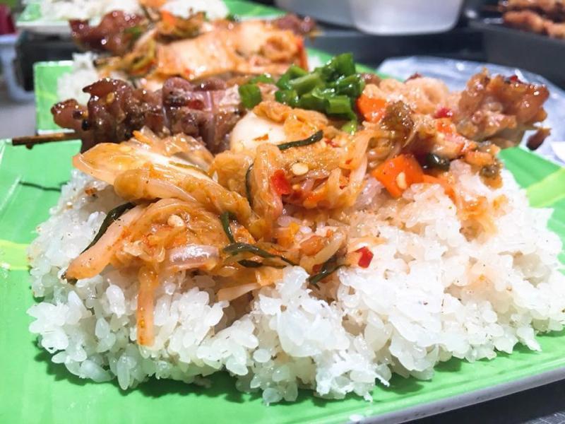 Khám Phá Top 10 Quán Ăn Ngon Tại Đường Mai Thúc Loan, Huế