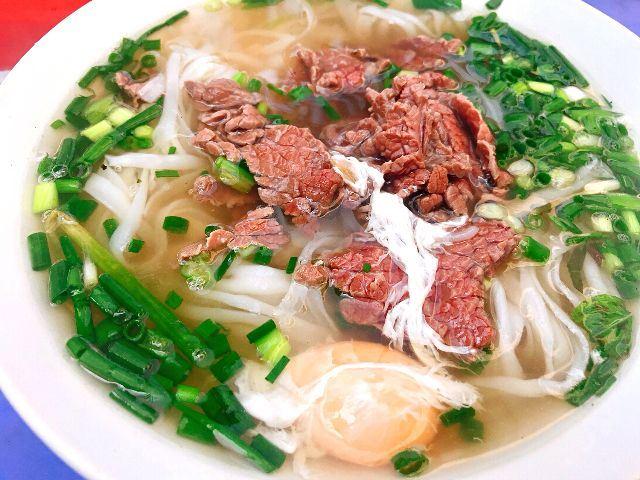 Khám Phá Top 9 Quán Ăn Ngon Trên Đường Nguyễn Huệ, Thừa Thiên Huế
