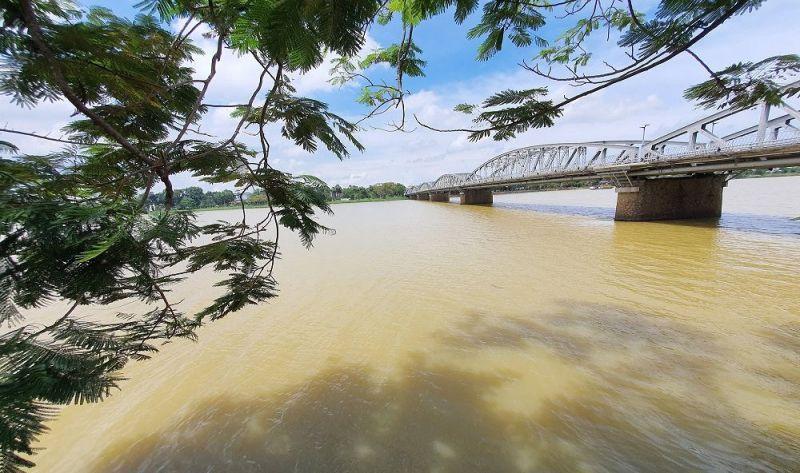 Top 7 bài văn đặc sắc cảm nhận vẻ đẹp sông Hương khi chảy vào thành phố Huế trong tác phẩm 'Ai đã đặt tên cho dòng sông' hay nhất