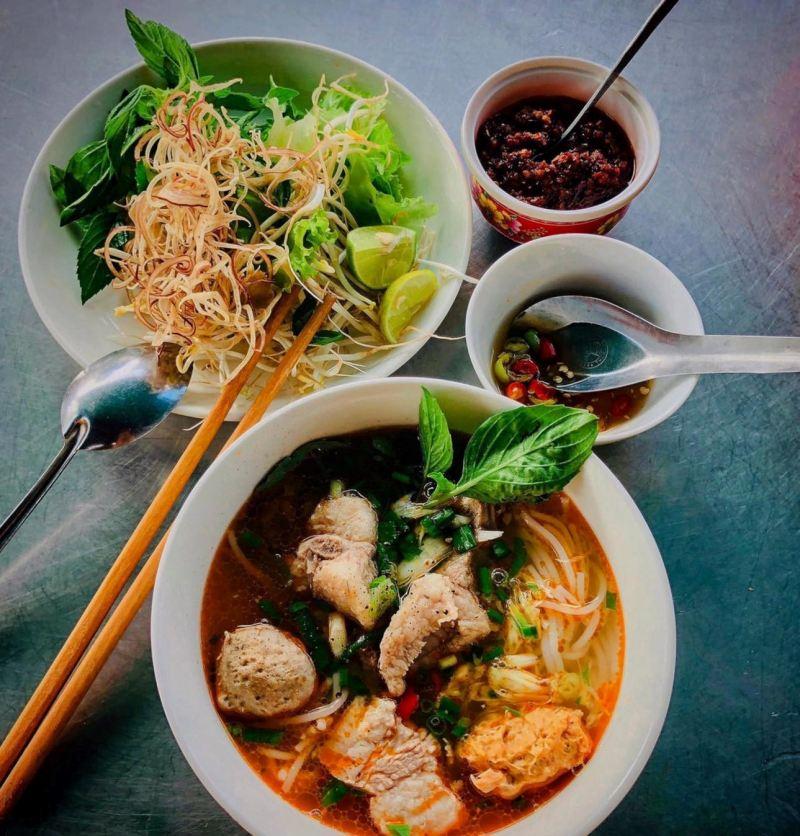Top 7 Quán Ăn Đặc Sắc Trên Đường Lê Lợi, Huế