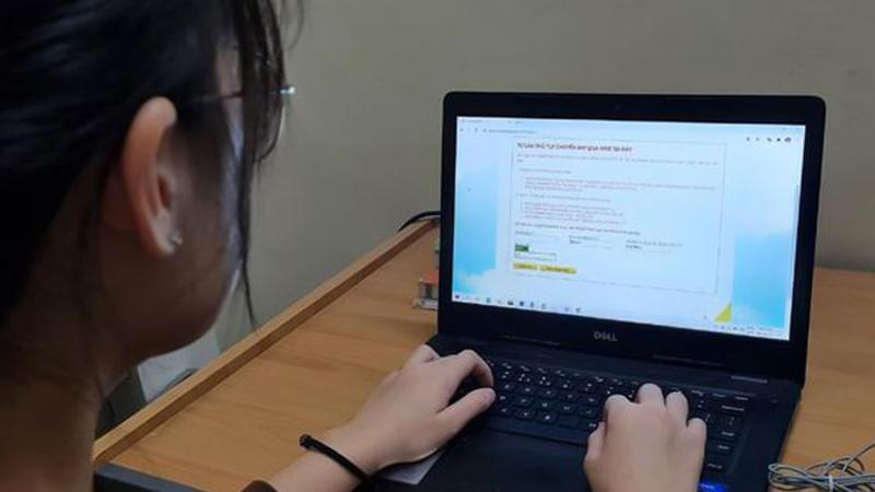 Hướng dẫn chi tiết thủ tục đổi giấy phép lái xe và bằng lái xe online tại nhà, giúp bạn tiết kiệm thời gian và công sức.