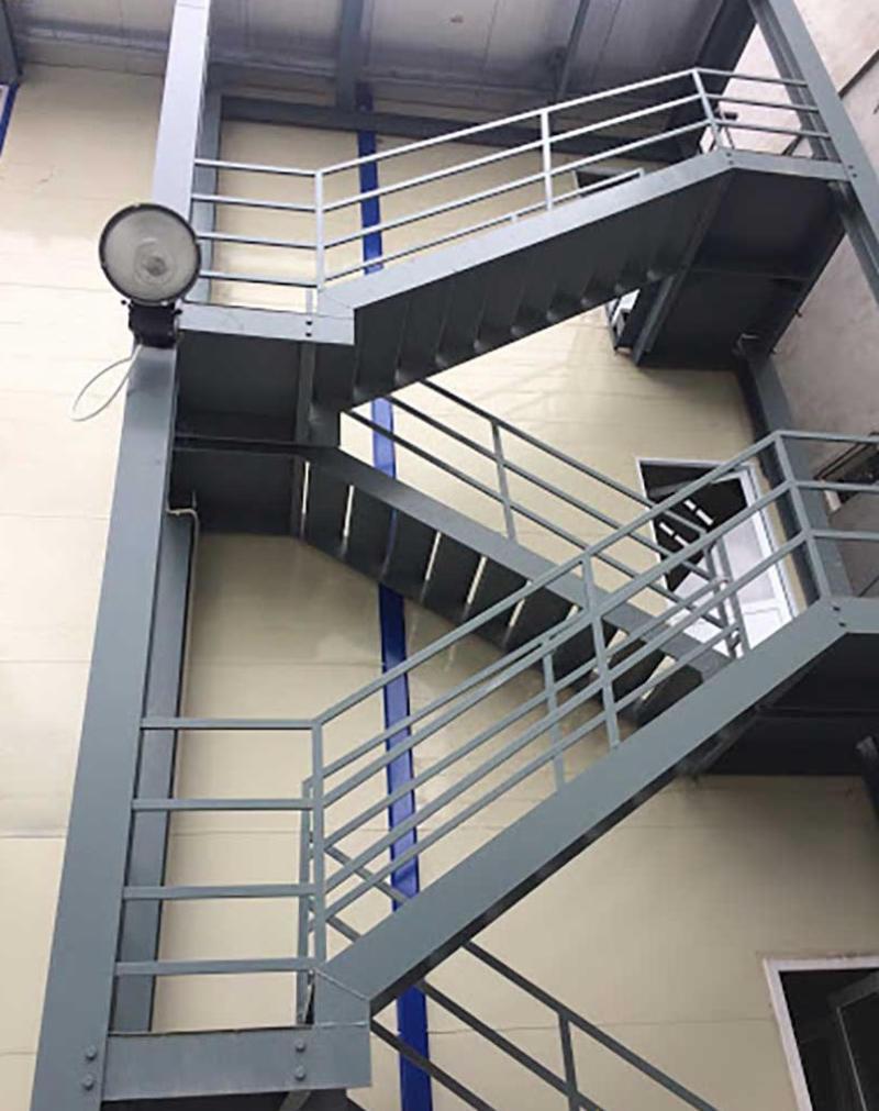 Top 4 đơn vị thi công thang thoát hiểm uy tín tại Đà Nẵng