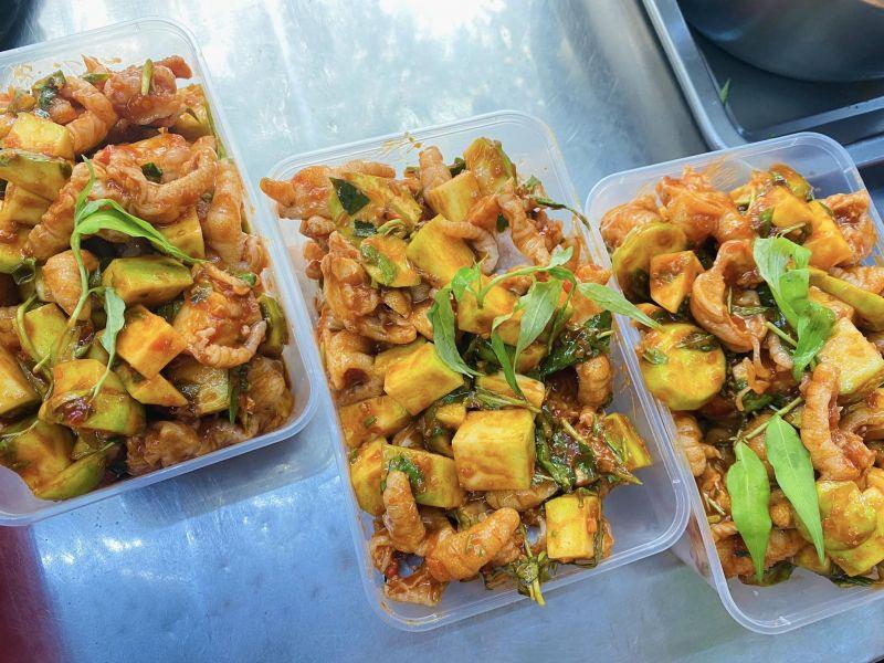 Top 9 địa chỉ chân gà sốt Thái và chân gà ngâm sả tắc hấp dẫn nhất tại Bình Dương