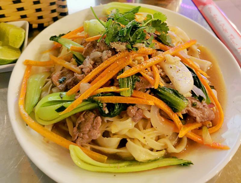 Khám Phá 14 Món Ăn Vỉa Hè Ngon Nhất TP. HCM