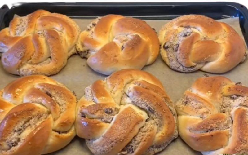 Cách làm bánh mì kem hạnh nhân mềm mượt, thơm phức hấp dẫn