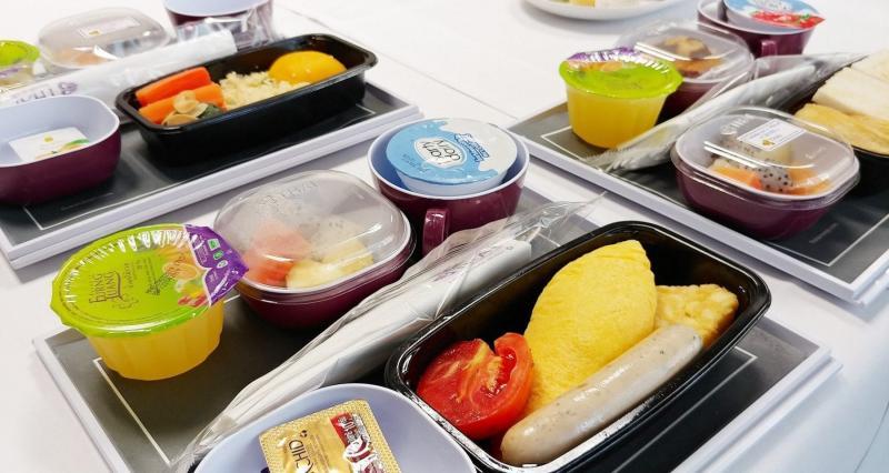 Top 10 Hãng Hàng Không Có Bữa Ăn Tuyệt Vời Nhất Thế Giới