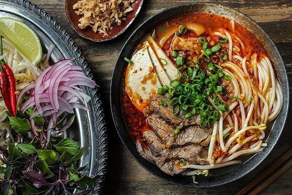 Khám Phá 10 Món Ngon Đặc Sản Nổi Tiếng Xứ Huế