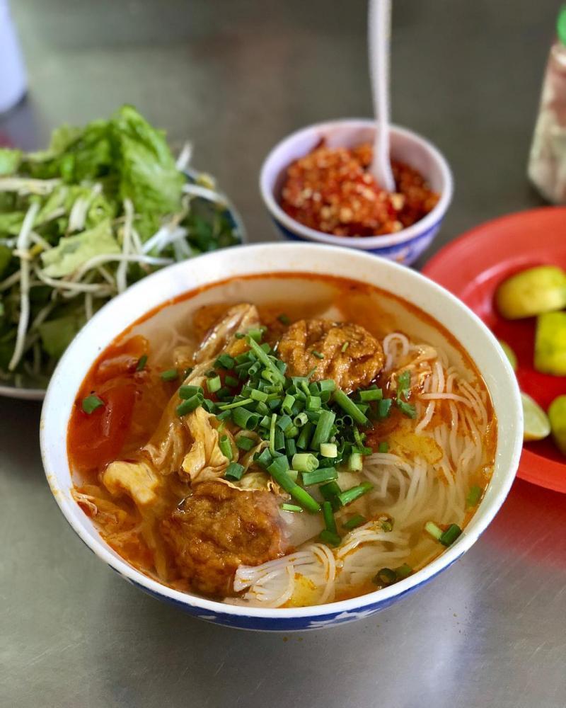 Top 9 địa chỉ thưởng thức bún chả cá ngon nổi tiếng tại Huế