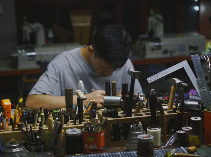 Khám Phá 2 Địa Chỉ Mua Túi, Ví Da Khắc Tên Chất Lượng Tại Tỉnh Nghệ An