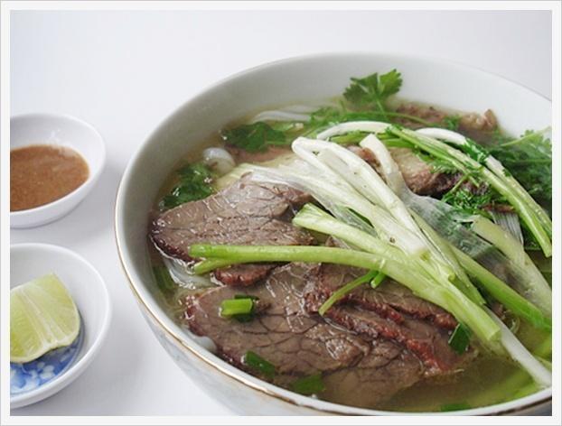 12 Món ăn 'không thể bỏ lỡ' khi đến Hà Nội