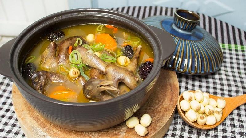 Cách nấu bồ câu hầm hạt sen thơm ngon, bổ dưỡng tại nhà
