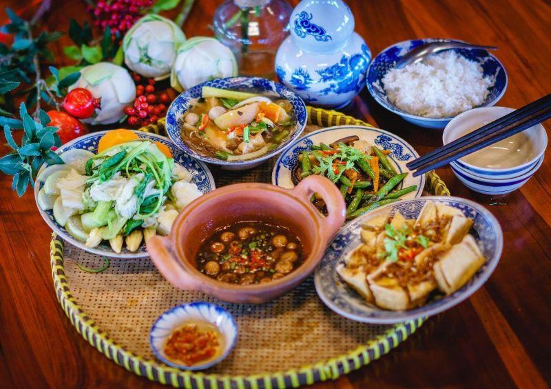 Top 20 Món Ngon Đặc Sản Đậm Chất Cố Đô Huế