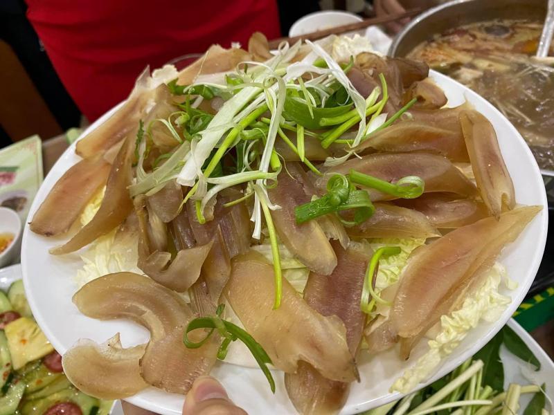 Khám phá 8 quán ăn ngon và nổi bật trên đường Lạc Trung, Hà Nội