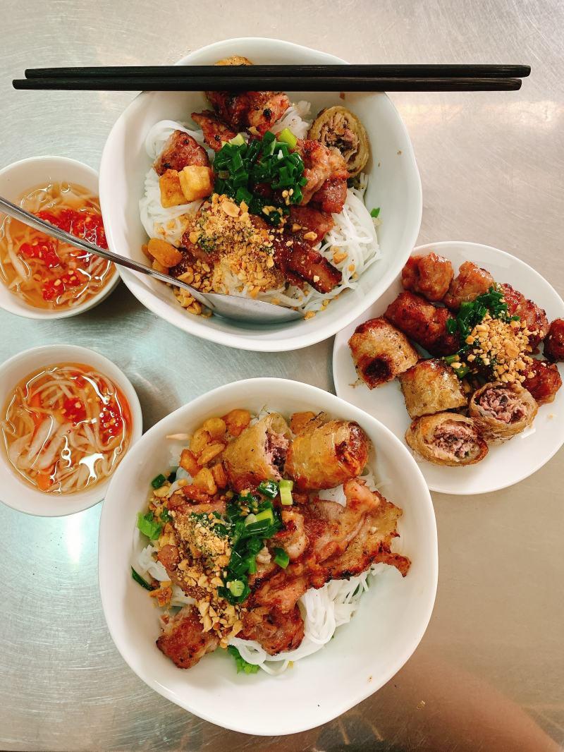 Top 5 quán bún thịt nướng nổi tiếng nhất Quận 4, TP. HCM