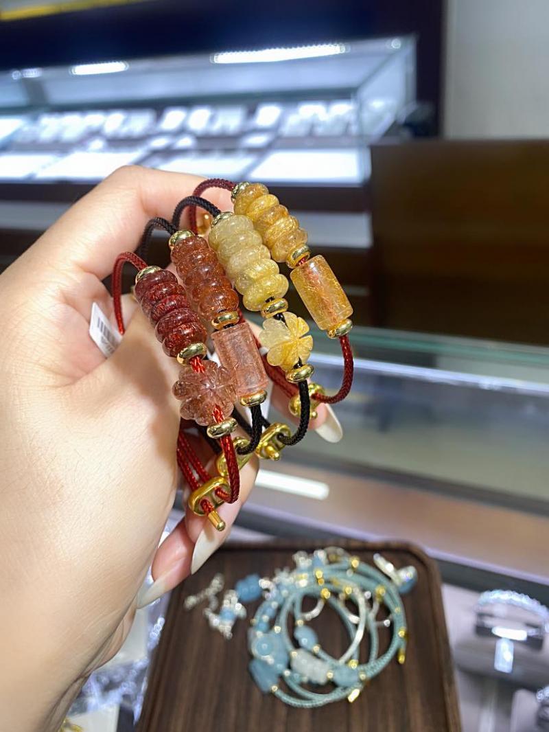 Khám Phá 4 Địa Chỉ Mua Vòng Đá Phong Thủy Uy Tín Nhất Tại Kon Tum
