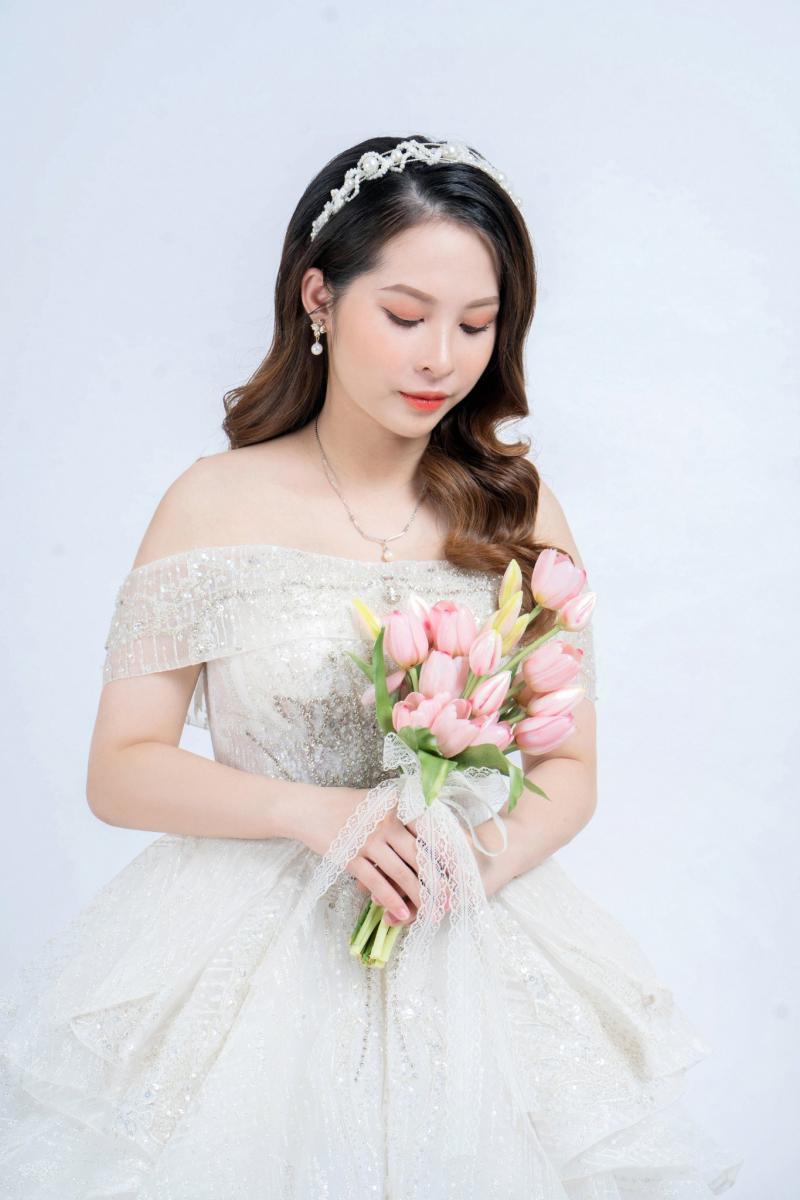 Top 2 Tiệm trang điểm cô dâu đẹp nhất Cửa Lò, Nghệ An