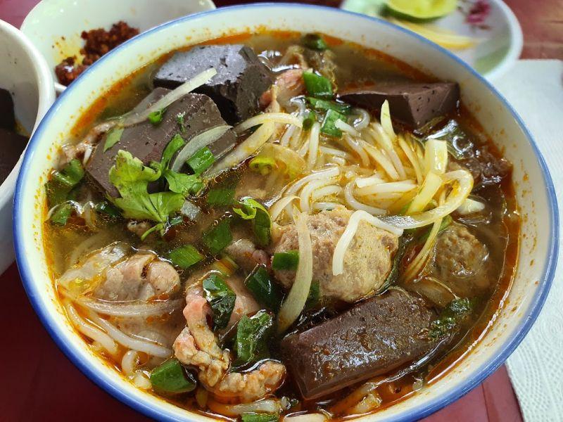 Khám phá 6 quán ăn nổi tiếng trên đường Nguyễn Lộ Trạch, Thừa Thiên Huế