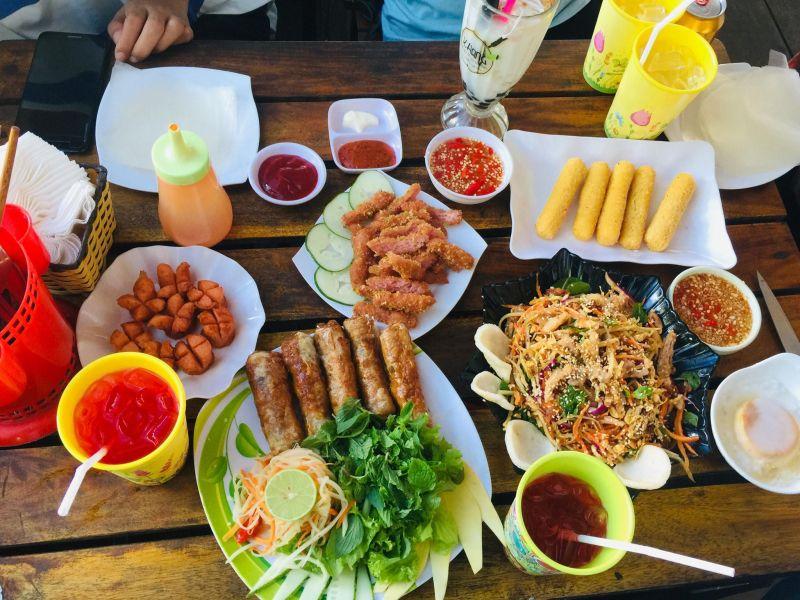 Top 10 Quán ăn trong hẻm được săn đón nhất tại Huế