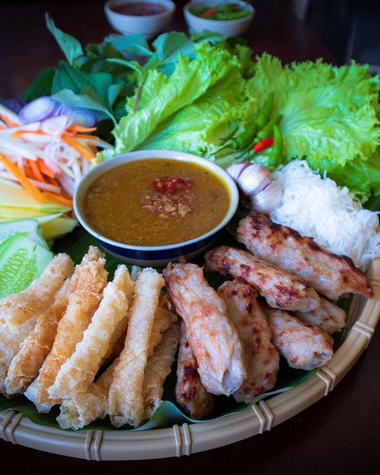 Top 8 nhà hàng, quán ăn nổi tiếng và chất lượng trên con đường Hoa Cau, TP. HCM