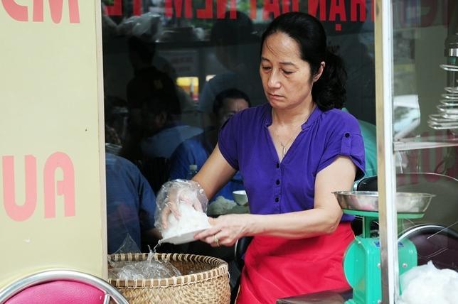 Khám phá 11 quán ăn ngon, độc đáo và nổi tiếng bậc nhất Hà Nội