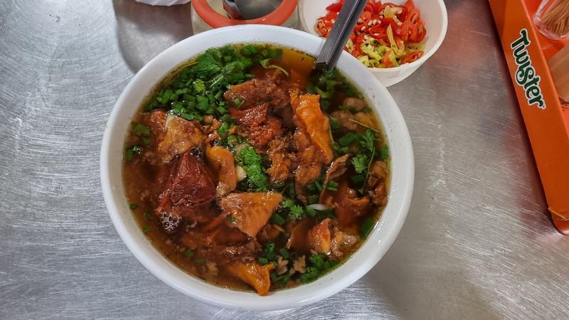 Top 6 địa chỉ ẩm thực nổi bật tại phố Hàng Mã, Hà Nội