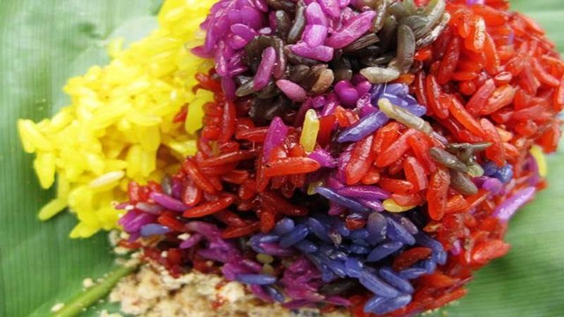 Khám phá cách nấu xôi ngũ sắc với nước cốt dừa béo ngậy, mang đến màu sắc rực rỡ và hương thơm quyến rũ, tạo nên sự khác biệt cho món ăn truyền thống.