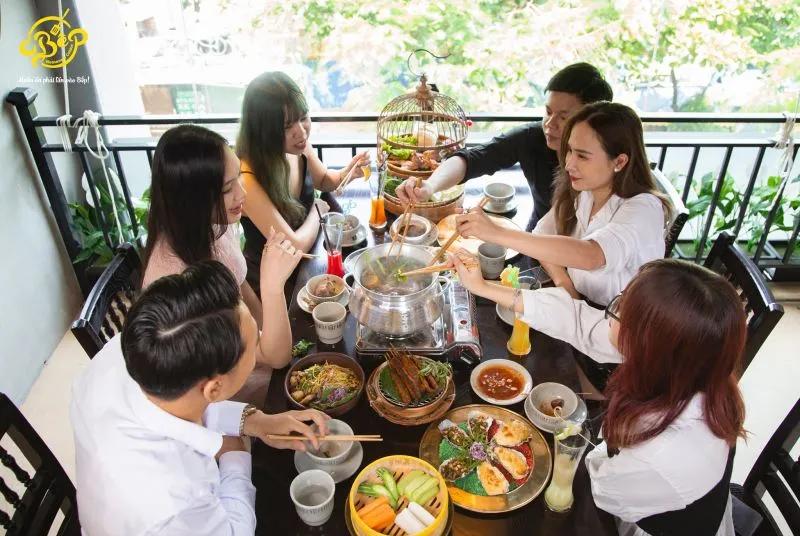 Top 9 địa điểm ẩm thực không thể bỏ lỡ tại phố Hàm Long, Hà Nội