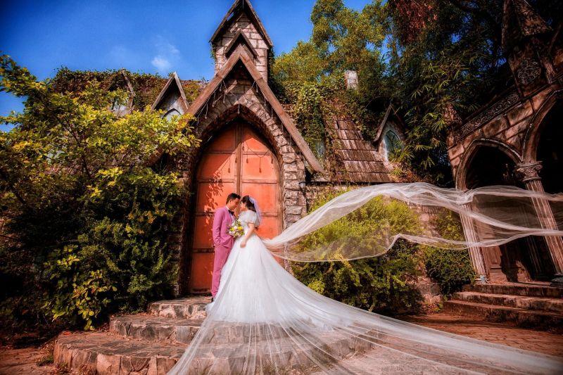 Khám phá top 9 studio chụp ảnh cưới đẹp nhất tại huyện Bình Chánh, TP. Hồ Chí Minh, được lựa chọn và giới thiệu bởi Tripi. Những địa chỉ nổi bật với dịch vụ chuyên nghiệp và chất lượng hình ảnh tuyệt vời dành cho cặp đôi trong ngày trọng đại.