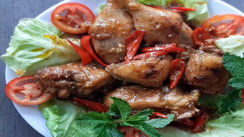 Khám phá công thức vịt chiên nước mắm độc đáo, tạo điểm nhấn cho bữa cơm cuối tuần của bạn với hương vị lạ miệng và hấp dẫn.