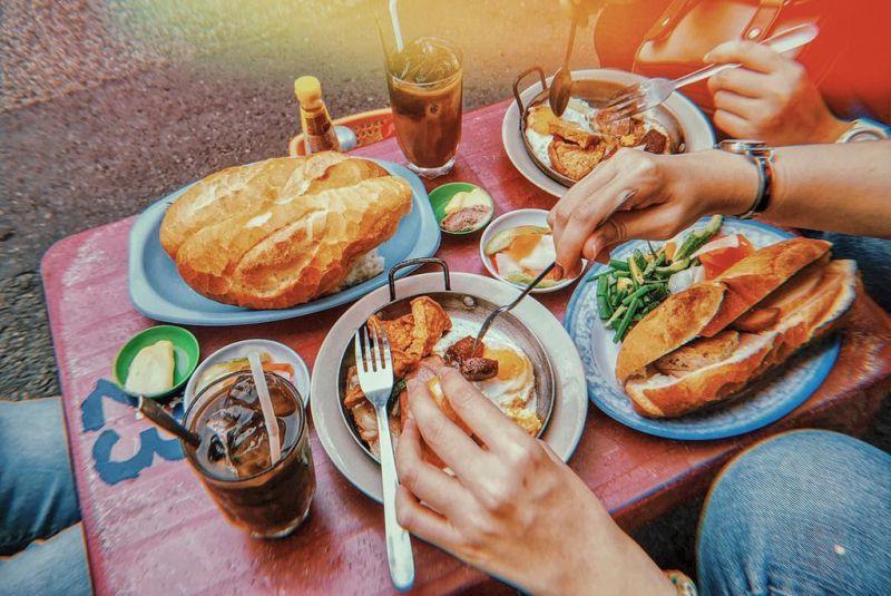 9 Quán Ăn Vỉa Hè Ngon Nức Tiếng Tại Sài Gòn