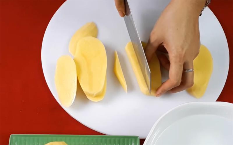 Hướng dẫn làm khoai tây chiên bơ giòn rụm, thơm ngon như KFC