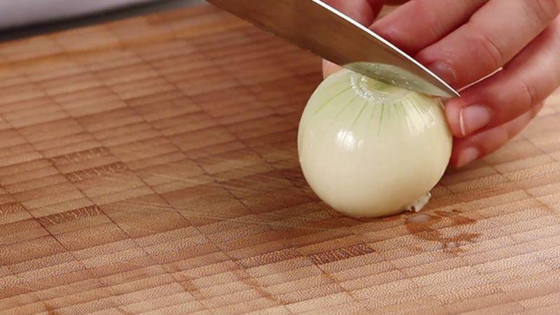 Bí quyết cắt hành mà không sợ cay mắt