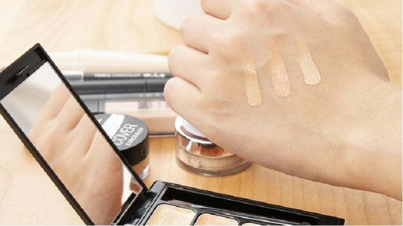 Kem che khuyết điểm nào phù hợp nhất cho da mụn?